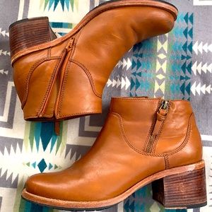 Clarks side-zip booties